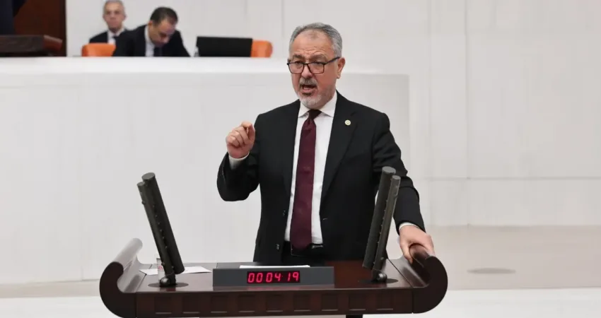 Cumhur Uzun, 2025 Cumhurbaşkanlığı bütçesini eleştirerek, Saray'ın harcama taleplerine karşı