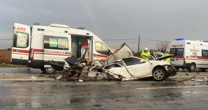 Denizli’de bir ailenin yok olduğu kazadan 4. acı haber geldi Denizli'nin Buldan ilçesinde akraba düğüne giden aileyi taşıyan otomobilin karşı