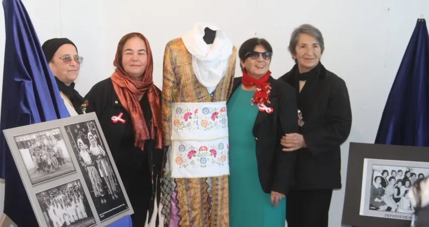 Fethiye Kadınları Nostalji Sergisi açıldı Türk kadınına seçme ve seçilme hakkının 90. yılına özel düzenlenen