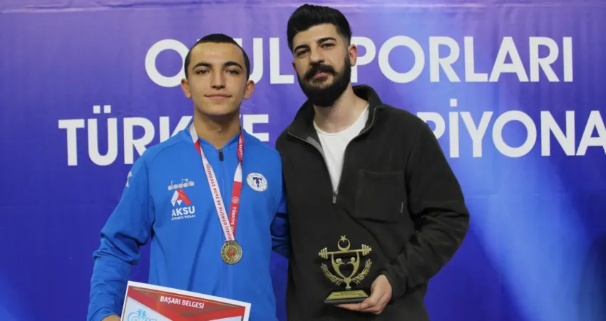 Türkiye Halter Şampiyonası, Menteşe Kapalı Spor Salonu'nda gerçekleşen üç günlük