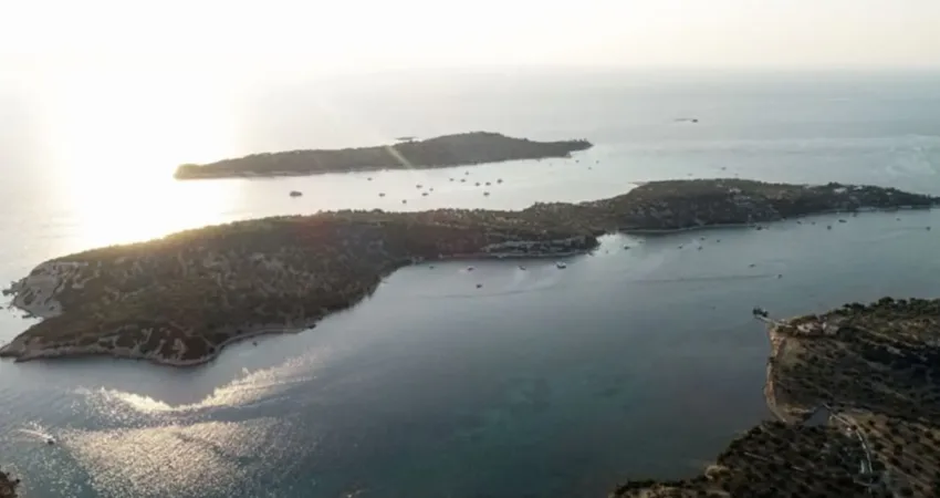 İzmir’de FETÖ’nün adası satışa çıkıyor İzmir'in Dikili ilçesinde bulunan ve 2016 yılında Tasarruf Mevduatı Sigorta