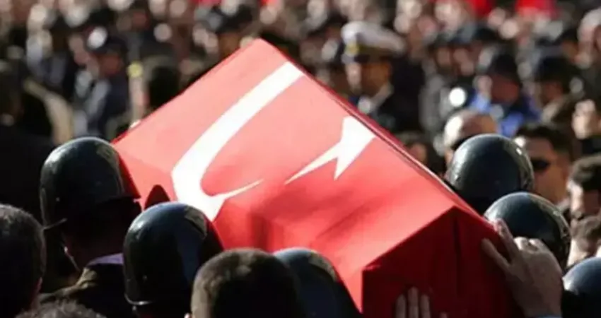 İzmir'in Seferihisar ilçesinde silahlı saldırıda yaralanan polis memuru, tedavi gördüğü