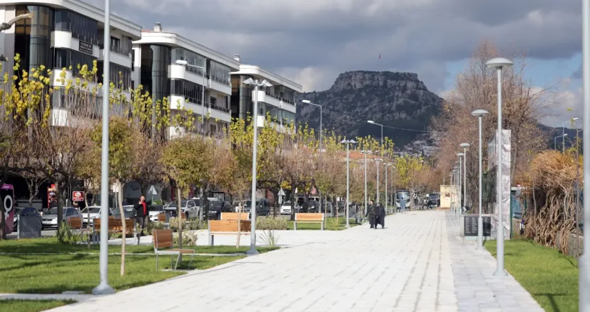 Muğla Büyükşehir Belediyesi, Sağlıkçılar Anıtı’nın da içerisinde bulunduğu Yalçın İnan