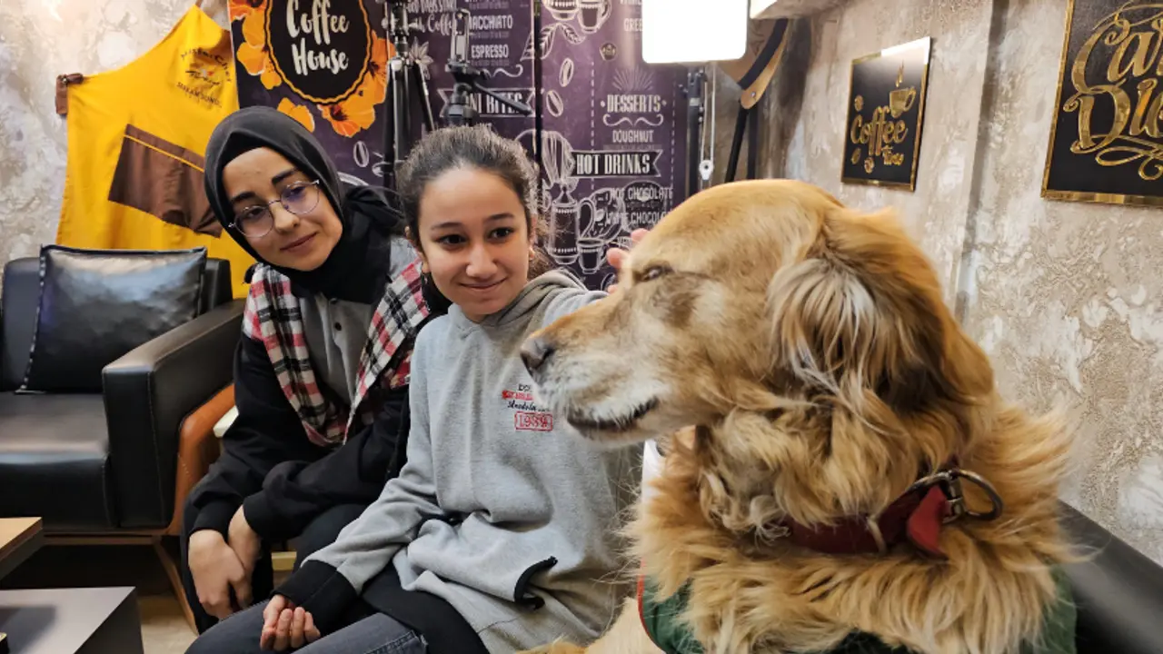 Kayseri’de, 6 yıl önce öğrencilerin peşine takılarak sokaktan okula gelen