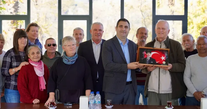 Ortaca Belediye Başkanı Evren Tezcan, Dalyan Mahallesi'nde 12 yıldır gönüllü