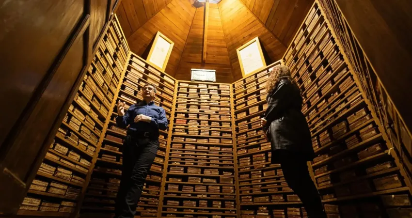 İzmir'in Tire ilçesinde, 195 yıllık Necippaşa Kütüphanesi Türkiye'nin önemli, paha