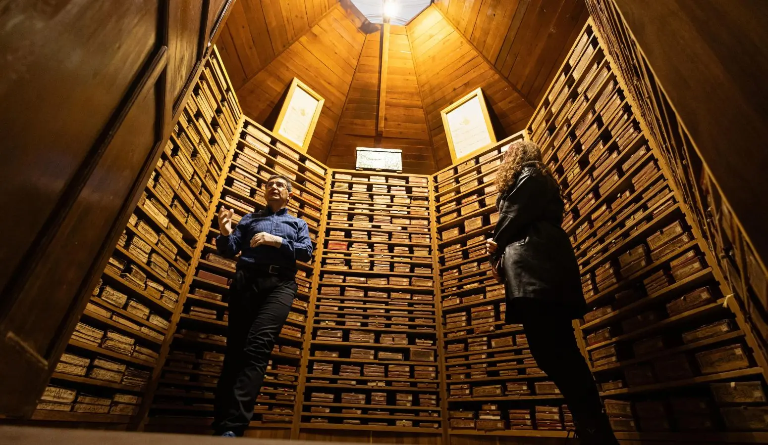 İzmir'in Tire ilçesinde, 195 yıllık Necippaşa Kütüphanesi Türkiye'nin önemli, paha