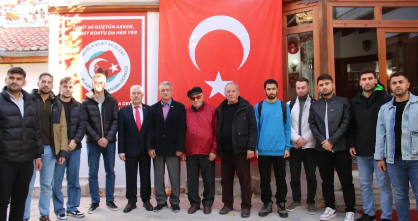 Muğla Turgut Reis Erkek Öğrenci Yurdu’ndan Şehit Aileleri Derneği’ne Ziyaret Muğla Turgut Reis Erkek Öğrenci Yurdu öğrencileri, Muğla Şehit Aileleri