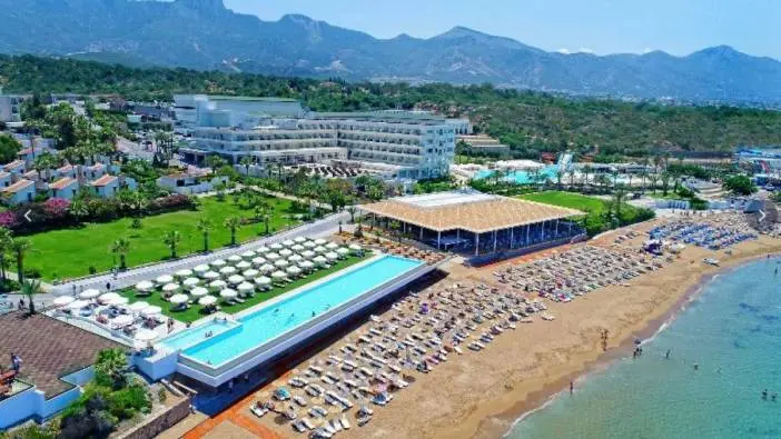 Yeni yıl tatilini Antalya ve Kıbrıs'taki lüks otellerde geçirmek isteyenler
