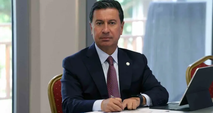 Muğla Büyükşehir Belediye Başkanı Ahmet Aras tüm vatandaşların yeni yılını