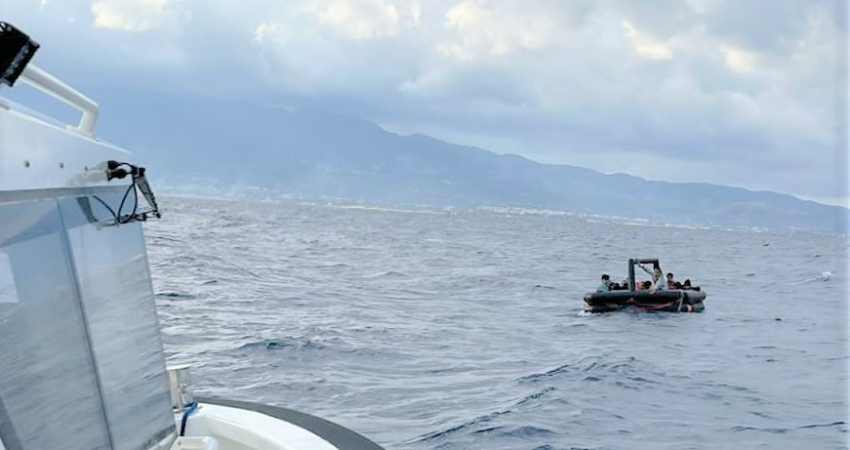 Can salına bindirip denizin ortasına bıraktılar Muğla’nın Bodrum ilçesi açıklarında Yunanistan unsurlarınca deniz ortasına bırakılan düzensiz