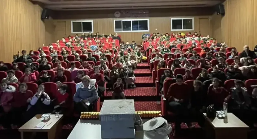 “Çocuklarla El Ele” projesi Menteşe’de devam ediyor Menteşe İlçe Milli Eğitim Müdürlüğü iş birliğiyle yürütülen “Çocuklarla El