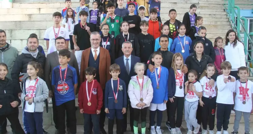 Fethiye’de öğrencilerin katıldığı Atatürk Koşusu’nda genç yetenekler kıyasıya mücadele etti.