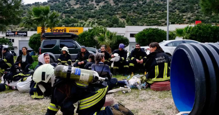 Gönüllü itfaiyeci eğitimleri devam ediyor 2022 yılında başlattığı Gönüllü İtfaiyecilik eğitimleri ile yangın, su baskınları,