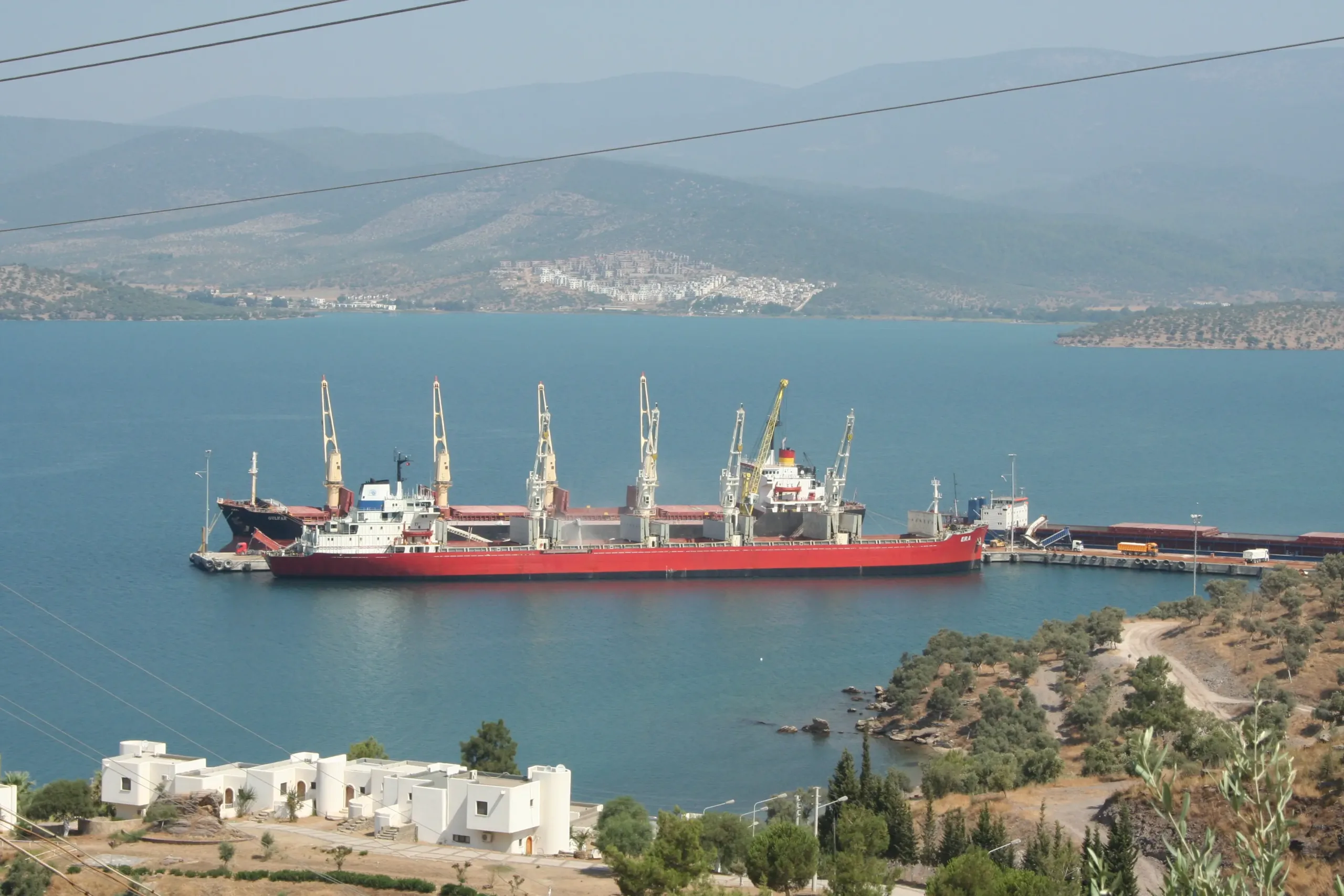 Su ürünleri, yaş sebze ve meyve, maden ve zeytinyağı başta