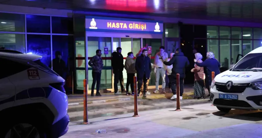 İzmir’in Bornova ilçesinde, alkollü oldukları ileri sürülen iki grup arasında