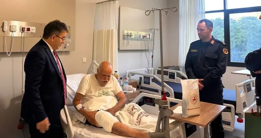 Marmaris Kaymakamı Kaya’dan hastalara yeni yıl moral ziyareti Muğla’nın Marmaris ilçesi Kaymakamı Nurullah Kaya, yeni yıl öncesinde Marmaris