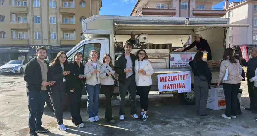 MSKÜ Tıp Fakültesi öğrencisinden mezuniyet lokması Muğla Sıtkı Koçman Üniversitesi Tıp Fakültesi’nden geçtiğimiz ay mezun olan