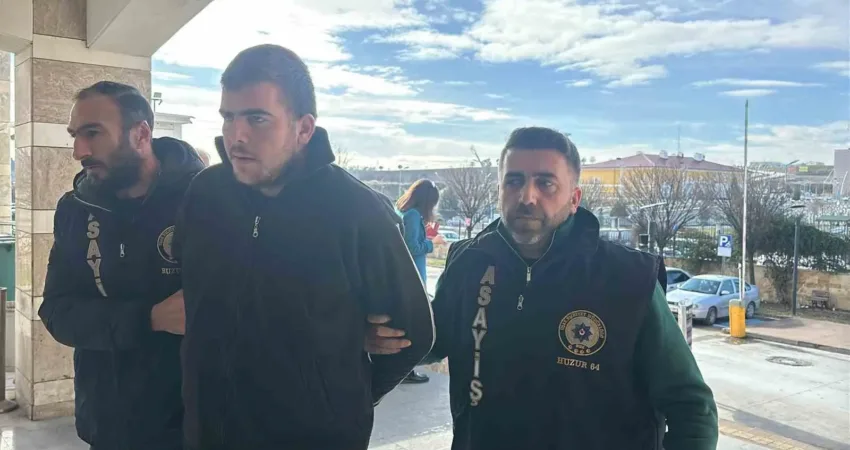 Uşak’ta babasını sopayla darp ederek öldüren oğul, çıkarıldığı mahkemece tutuklanarak