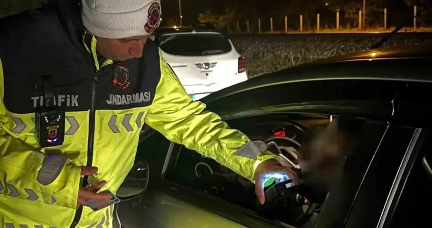 Aydın-İzmir Otoyolu Germencik gişeleri çıkışında jandarma ekipleri tarafından gerçekleştirilen kontrollerde