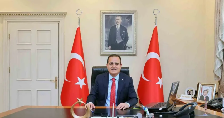 Vali Akbıyık’tan yeni yıl mesajı Muğla Valisi Dr. İdris Akbıyık, yayımladığı yeni yıl mesajında yeni