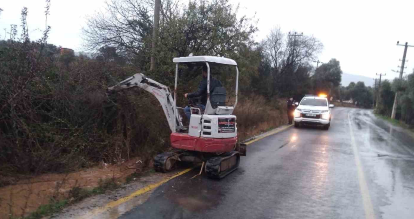 Yağmur nöbetindeki ekiplerden anlık müdahaleler Muğla’nın Bodrum ilçesinde hafta sonu boyunca etkili olan yağışlı havada