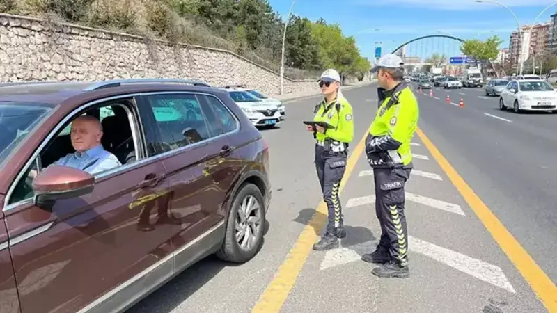 İçişleri Bakanı Ali Yerlikaya, emniyet ve jandarma trafik ekiplerince 9-16