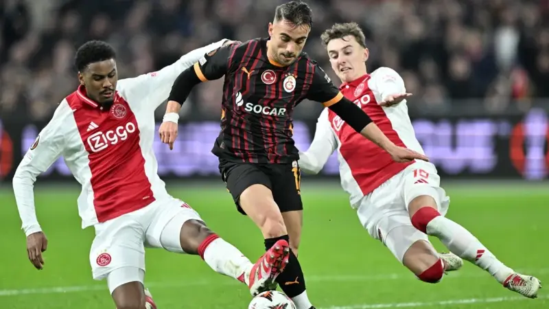 UEFA Avrupa Ligi'nde lig aşamasındaki 8. ve son karşılaşmada Hollanda