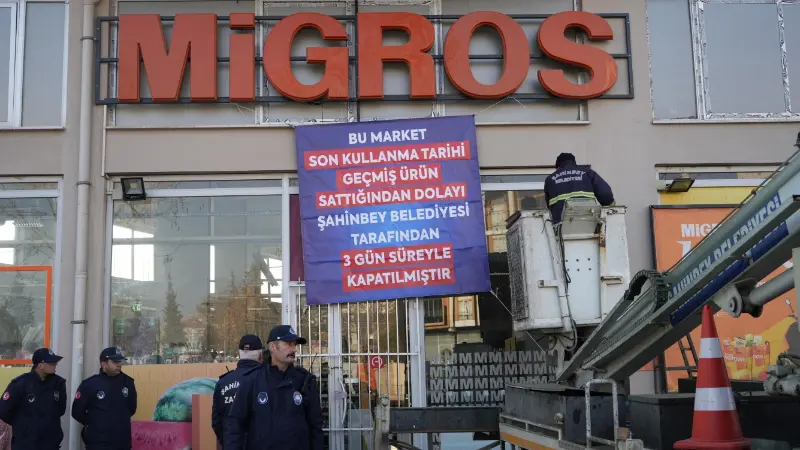 Gaziantep’te Şahinbey Belediyesi tarafından yapılan denetimlerde tarihi geçmiş ürün sattığı