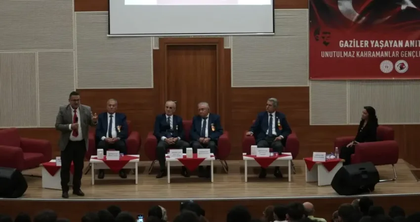 Muğla’da “Unutulmaz Kahramanlar Gençlerle Buluşuyor” paneli düzenlendi Muğla’da Turgutreis Öğrenci Yurdu’nda düzenlenen “Unutulmaz Kahramanlar Gençlerle Buluşuyor” panelinde,
