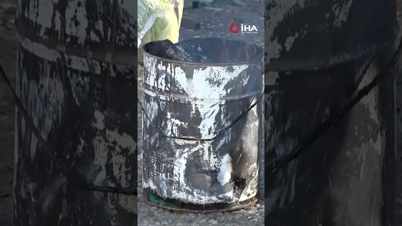 Antalya'nın Alanya ilçesi sebze ve meyve toptancı halinde ısınmak için