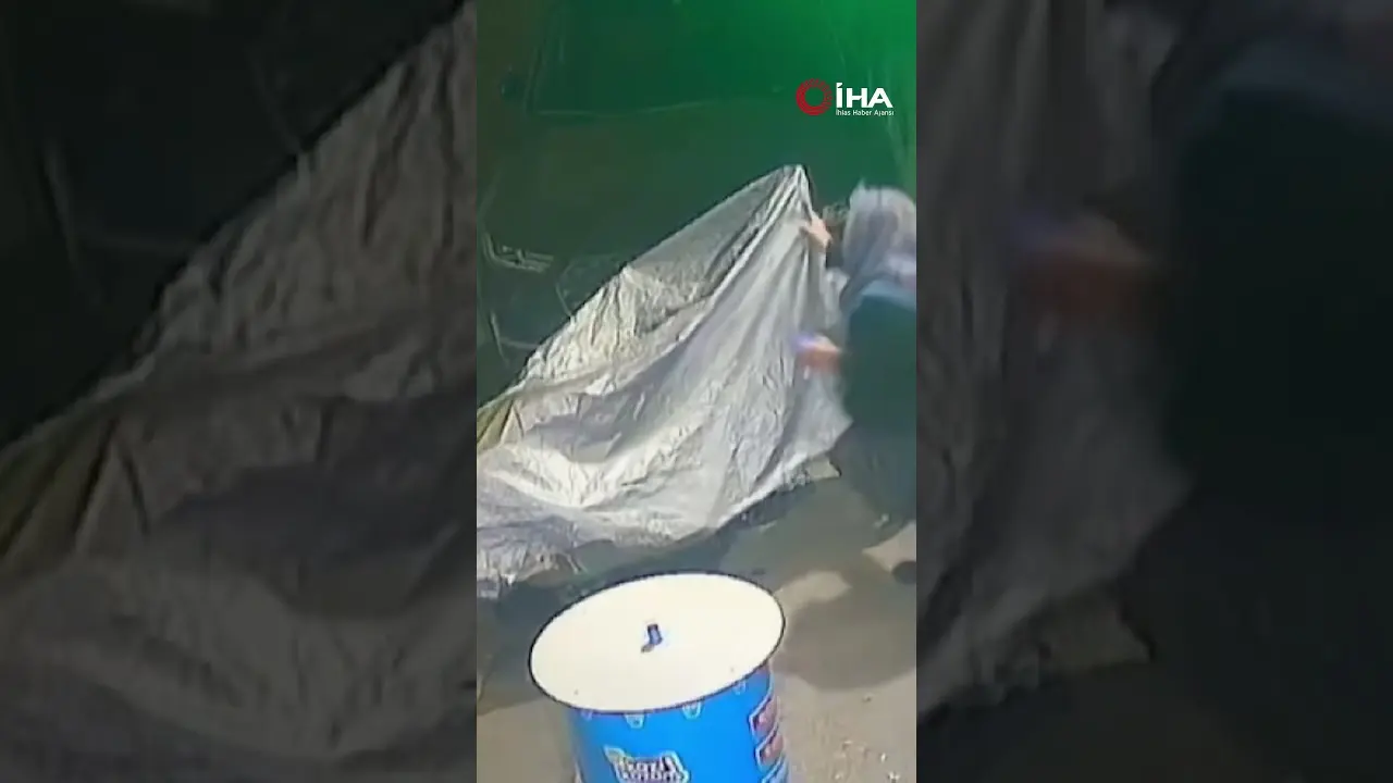 Bursa'da şans oyunları oynayan eşine kızan bir kadın, sinirlenerek dükkana