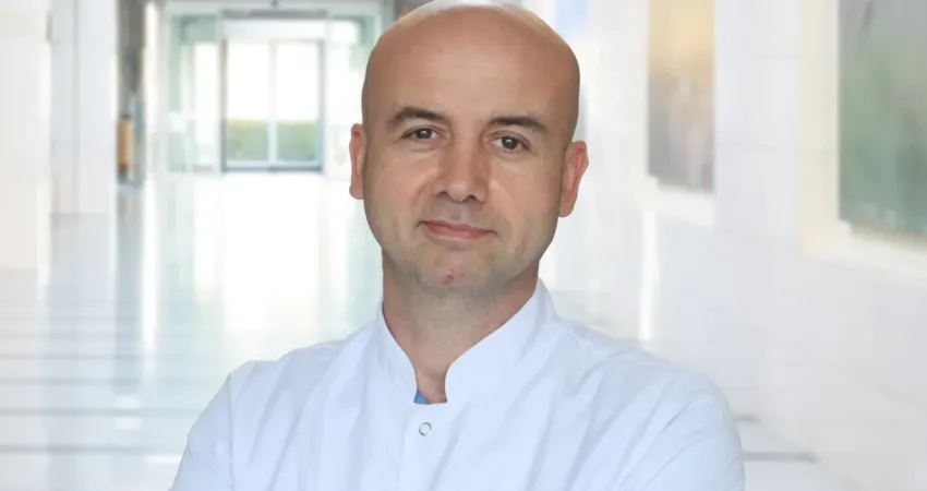 Bir kadının yumurtalıklarındaki işlev kaybı nedeniyle hiç adet görmediği dönem