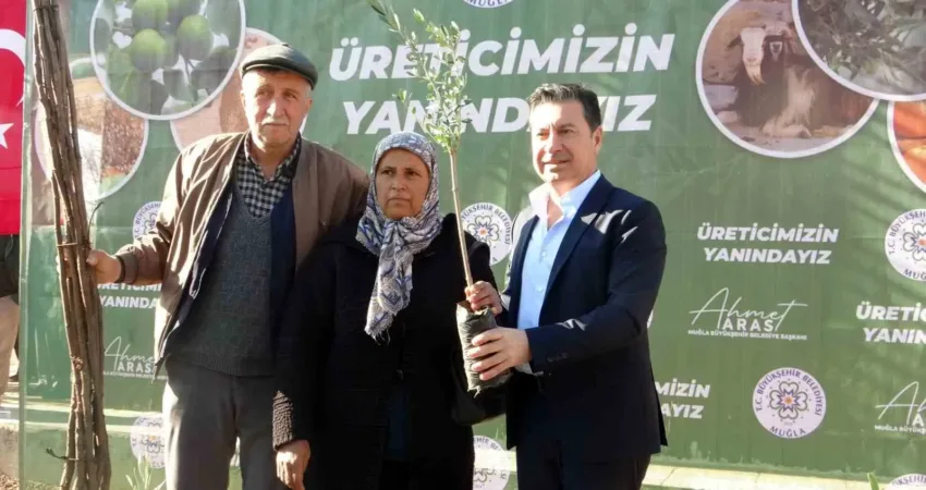 Muğla Büyükşehir Belediyesi 110 bin fidan dağıttı Muğla Büyükşehir Belediyesi tarafından düzenlenen törenle, il genelinde çiftçilere 70