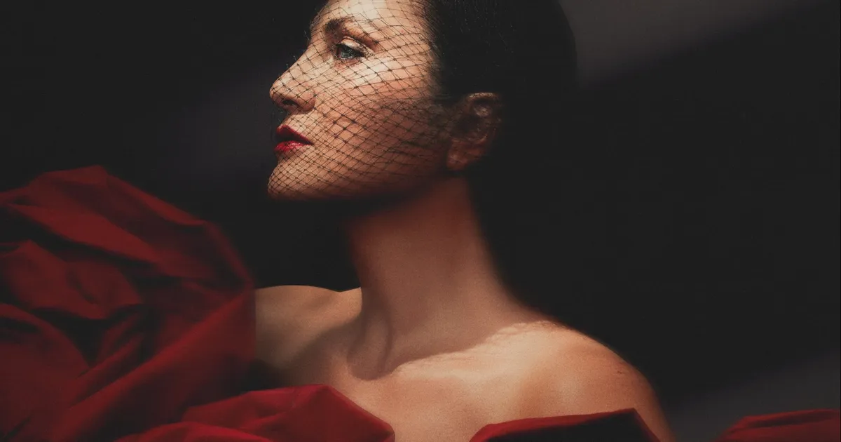 Ünlü sanatçı Sibel Can, bir süre önce müjdelediği yeni albümü