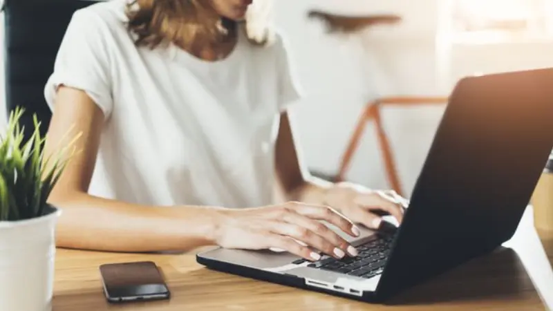 Bilgisayar kullanımı sinir sıkışmasına sebep olabiliyor Günlük yaşamda, herkesin karşılaşabileceği bir sorun olan sinir sıkışmaları, kas,