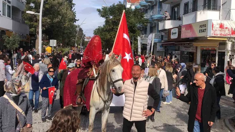 Muğla’nın Datça ilçesinde gerçekleştirilen Geleneksel Datça Badem Çiçeği Festivali ikinci