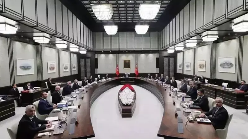 Kabine değişikliği iddiaları siyaset kulislerini hareketlendirdi. Bazı bakanların görevden alınacağı