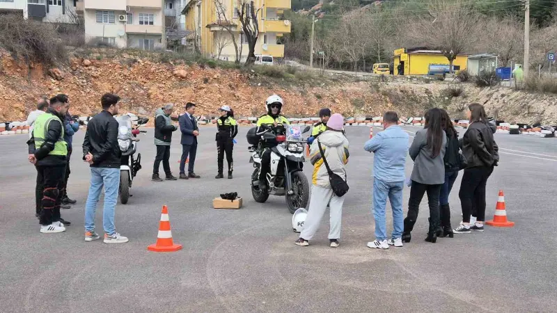 ‘KASKOM Kaskınız Güvenceniz’ projesi eğitimleri devam ediyor Muğla İl Emniyet Müdürlüğü Trafik Tescil ve Denetleme Şube Müdürlüğü