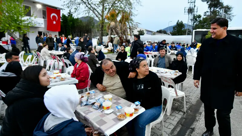 Fethiye Belediyesi Temizlik İşleri Müdürlüğü çalışanları ve aileleri, düzenlenen iftar