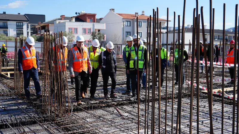 Muğla’da Afet Risk Yönetim Projesi Kapsamında Okul İnşaatları Devam Ediyor Muğla'da depreme dayanıksız olduğu tespit edilen okulların yerine, Millî Eğitim