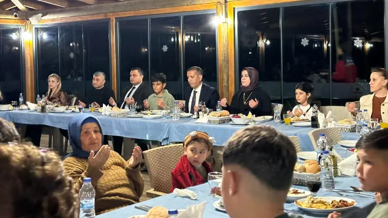 Ortaca Kaymakamlığı’nın düzenlediği iftar programı, sevgi dolu bir buluşmaya sahne