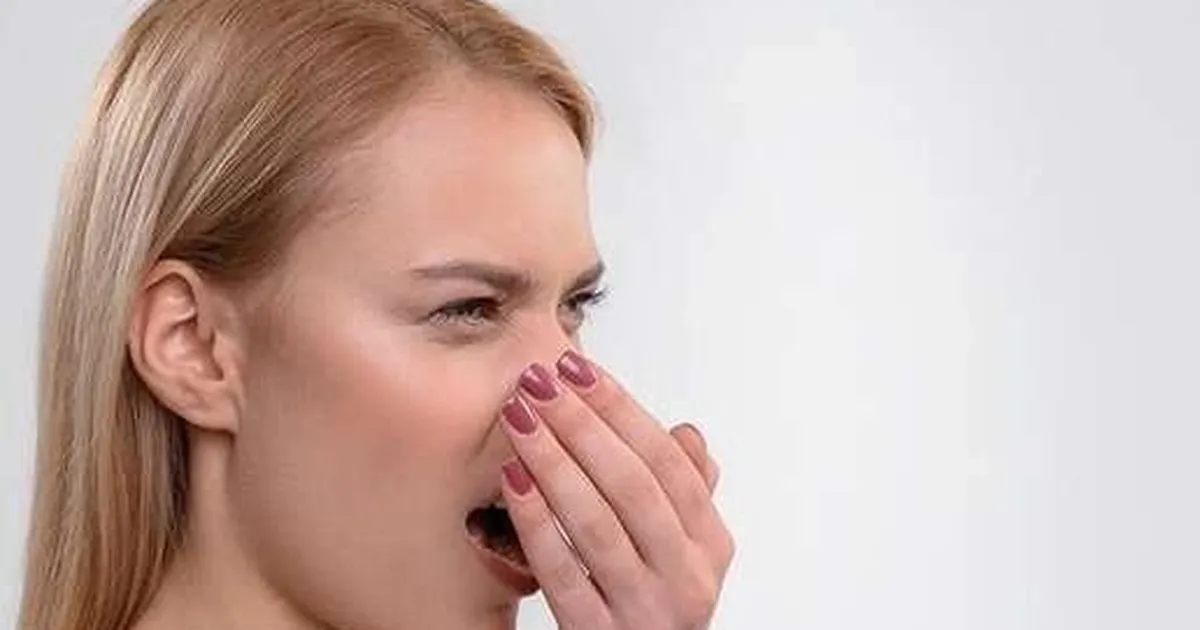 Ağız kokusu problemi, boğaz ve diş sorunlarından kaynaklanabileceği gibi sindirim