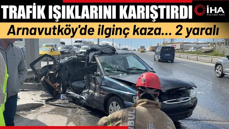 İstanbul'un Arnavutköy ilçesinde bir hafriyat kamyonu dönüş yapmak için girdiği