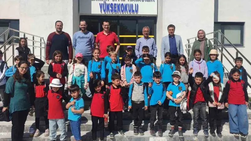 Muğla’nın Köyceğiz ilçesinde Yangı İlkokulu öğrencileri proje kapsamında Dalaman’ı gezdi,