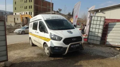 Malatya’da çalıştığı inşaatın 6. katında düşen işçi ağır yaralandı.