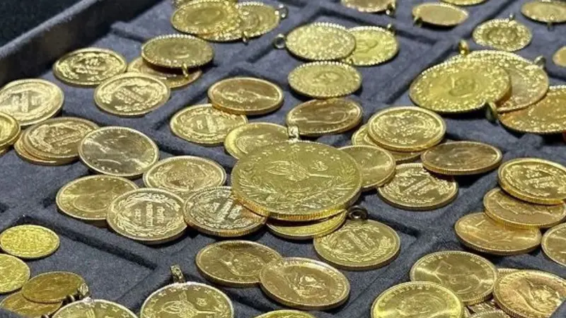 Altın, küresel belirsizliklerin etkisiyle yönünü yukarı çevirdi. Gram ve çeyrek