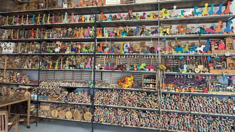 Kültür ve Turizm Bakanlığı Devlet Sanatçısı Erdoğan Kızıl'ın, ahşaptan geleneksel