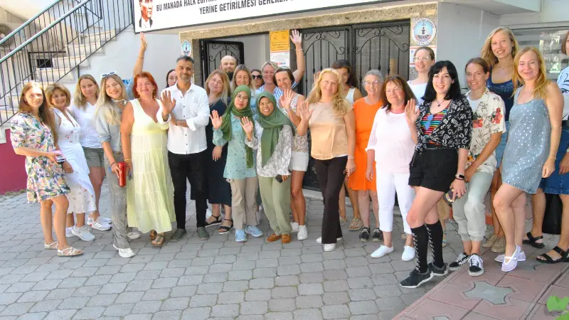 Fethiye Halk Eğitim Merkezi Müdürlüğü'nün açtığı Türkçe kurslarına katılan, çoğunluğu