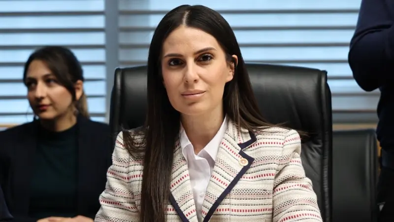 Gizem Özcan, Akköprü HES’in Satışını Meclis Gündemine Taşıdı Muğla Milletvekili Avukat Gizem Özcan, Köyceğiz ilçesinde bulunan Akköprü Hidroelektik